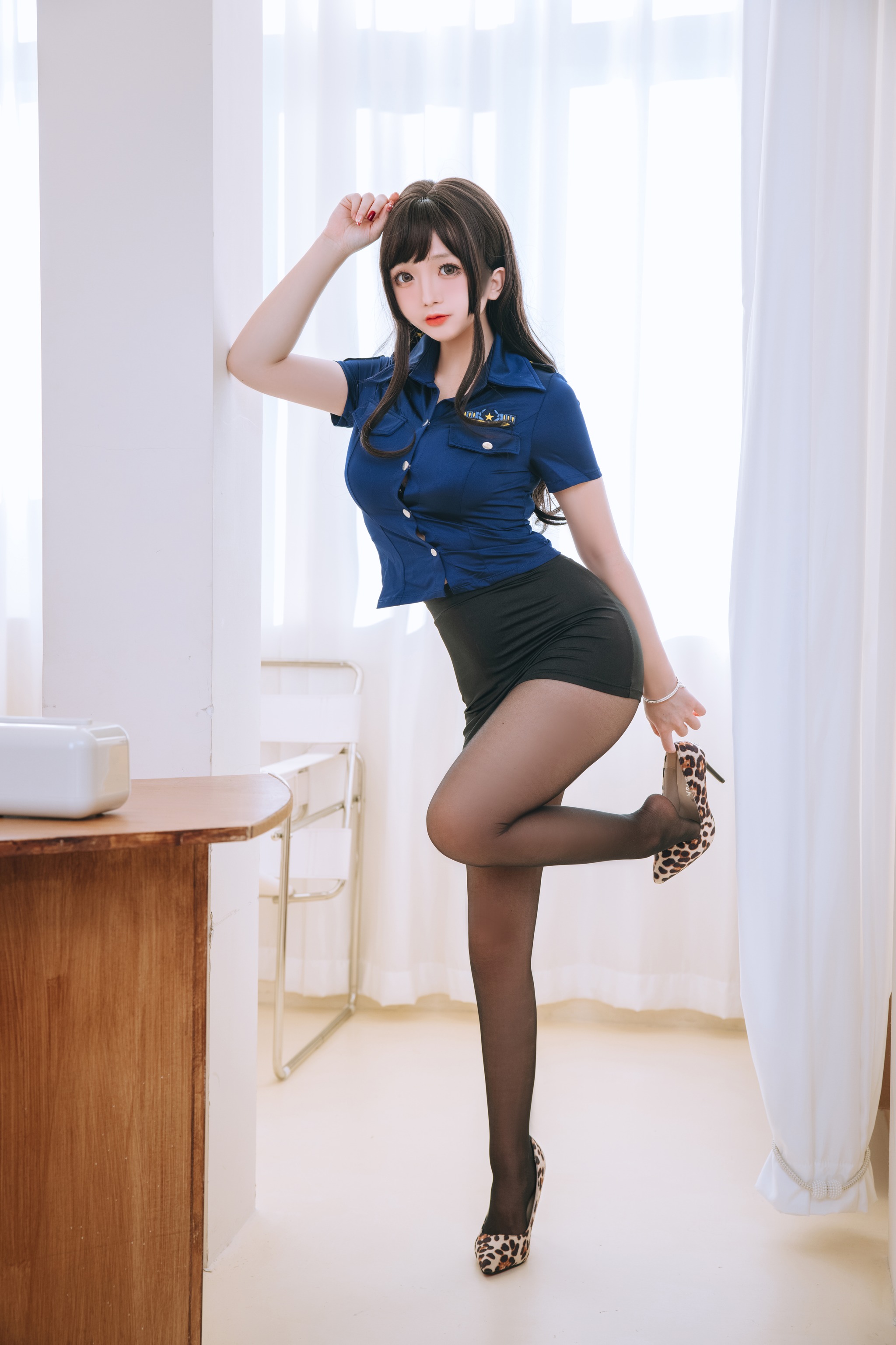 日奈娇 – NO.038 豹纹女警 [111P]-XikXak
